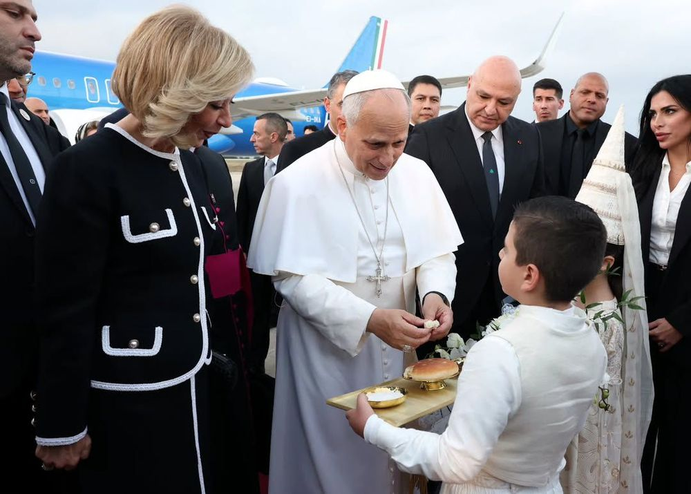 ما هي فاتورة إطلالة السيدة الأولى في يوم استقبال البابا؟