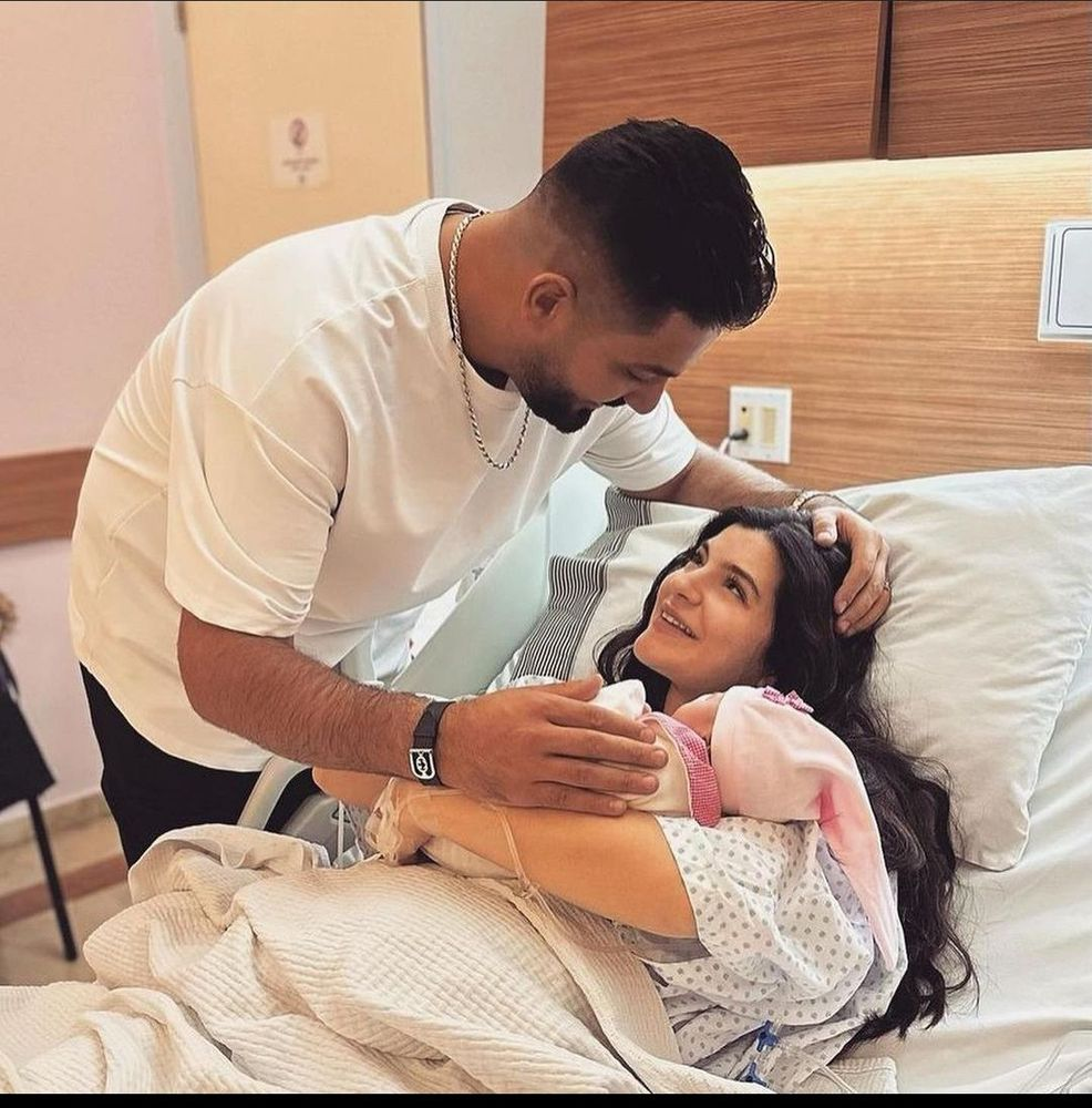 كاشفًا عن اسمه الغريب.. فنان لبنانيّ يرزق بمولود جديد (صور)