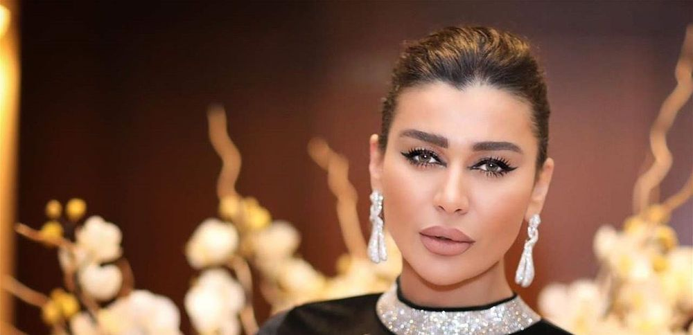 نادين الراسي إلى منتقديها: ما تزايدو على وطنيتي!