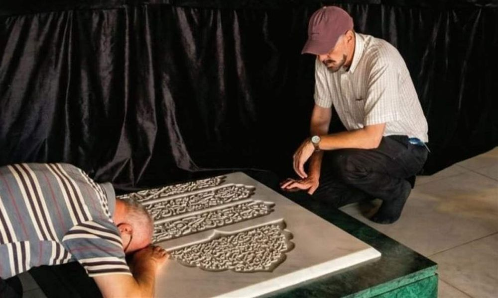 إسرائيلي على ضريح السيّد.. الرواية الكاملة!