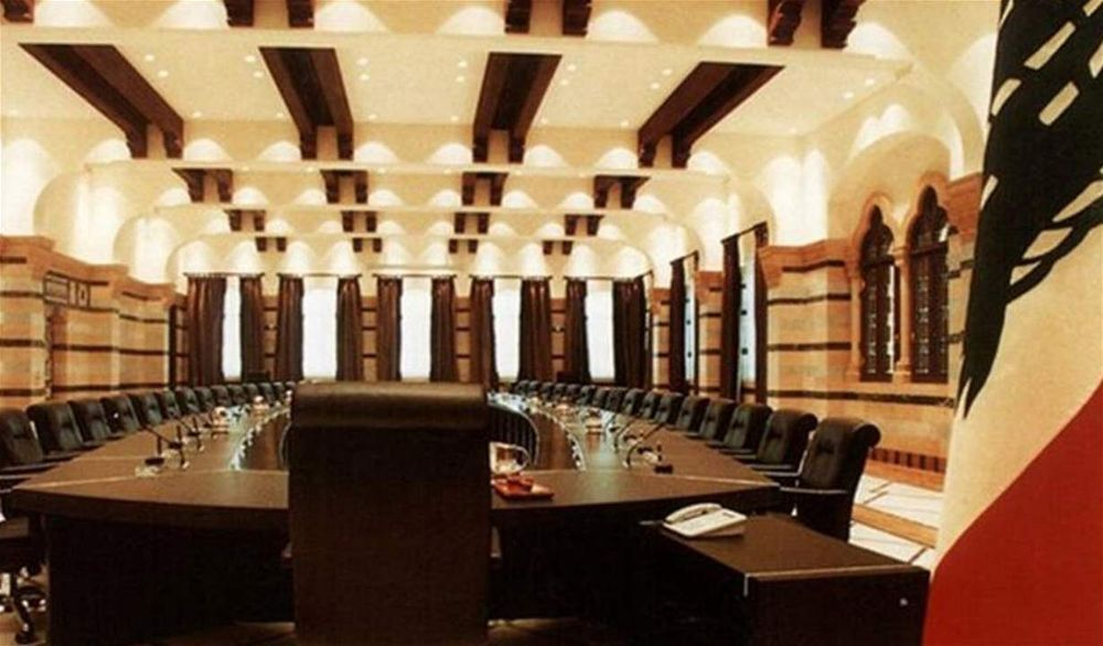  طرد السّفير الإيراني يشعل مجلس الوزراء...فهل يستقيل وزراء الثّنائي من الحكومة؟ 