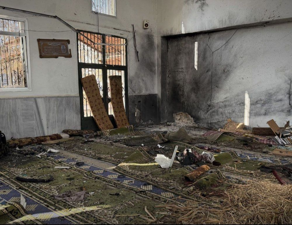 من هي "سرايا أنصار السنة" التي تبنّت تفجير مسجد حمص؟