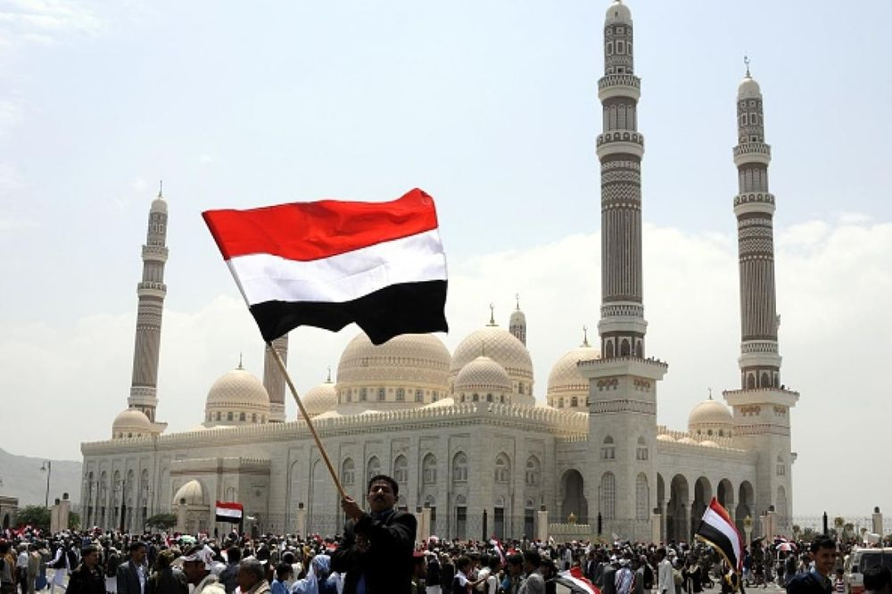 غارات إسرائيلية تستهدف موانئ في اليمن
