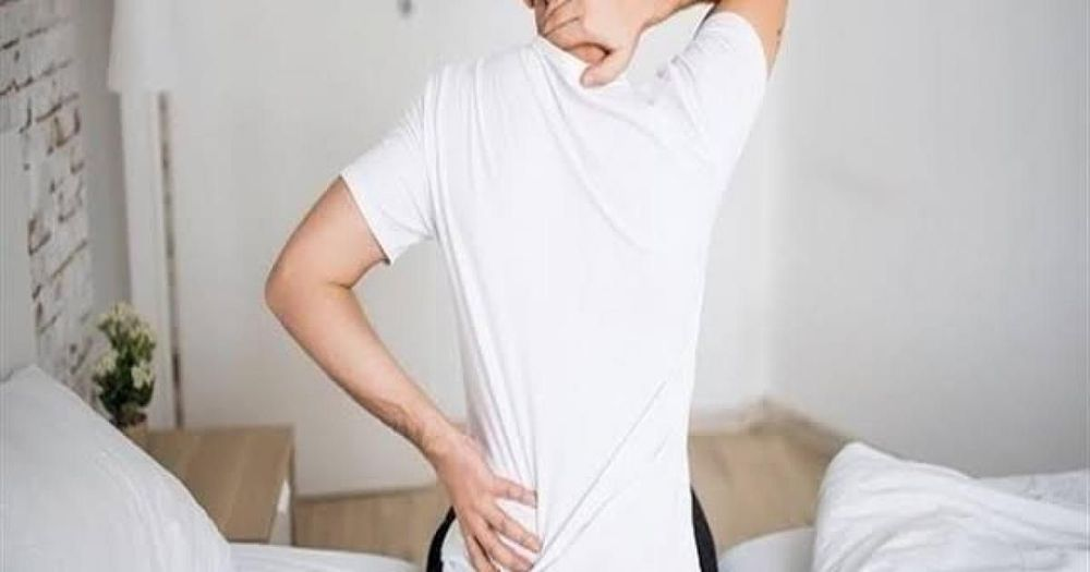 تفعلها كل يوم وتشتكي من الألم؟ عادات شائعة تؤذي الرقبة والظهر.. احذرها