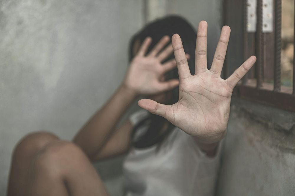 قاصر تكشف اعتداءات صادمة على يد والدها! إليكم التفاصيل