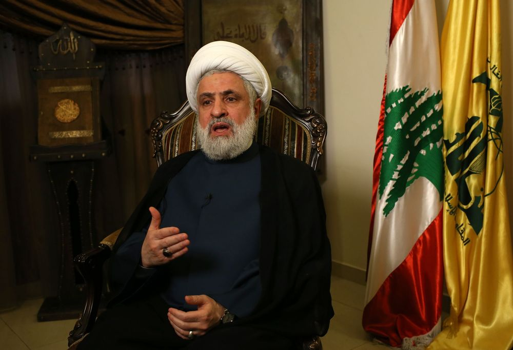 بعد تهديد ترامب باغتيال خامنئي... كيف علّق قاسم؟ 