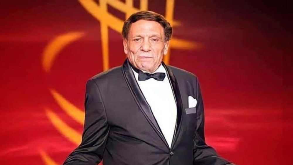 صورة في المستشفى.. ما هو وضع عادل إمام الصحي؟