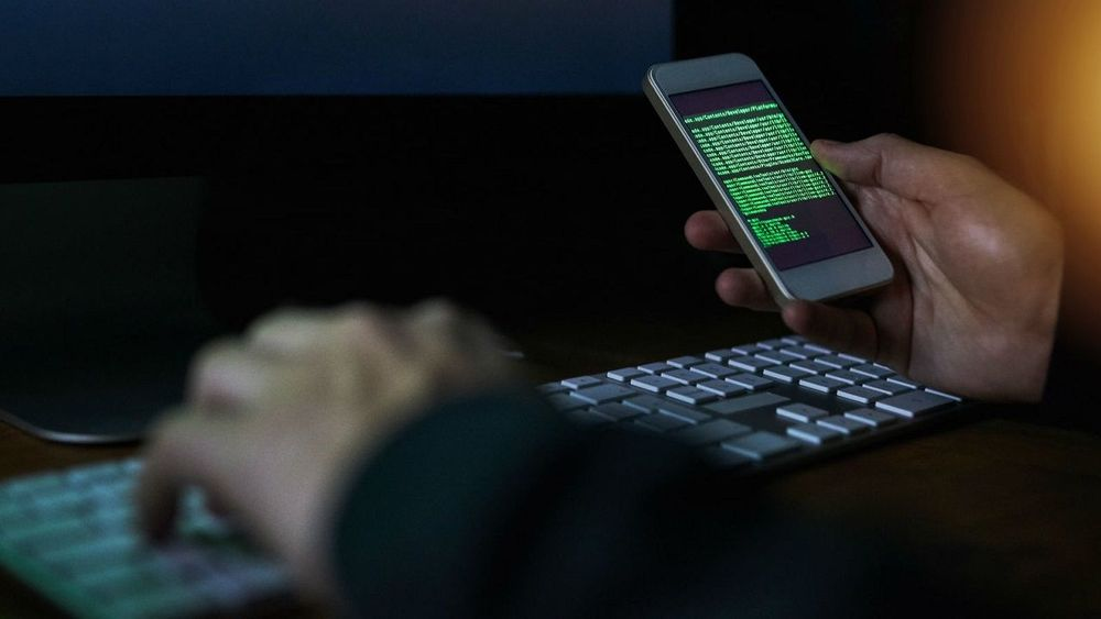 حاملي أندرويد: انتبهوا! هذا التطبيق يسرق بياناتكم الشخصية