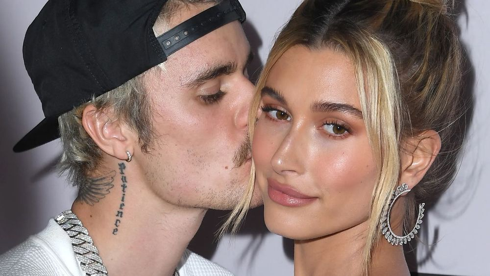 بالصّور: زوجة المغنّي جاستن بيبر تستحمّ بالحليب والجمهور في حالة غضب!