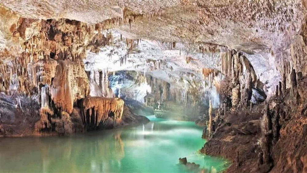 غضب كبير بسبب سهرة زفاف في مغارة جعيتا!