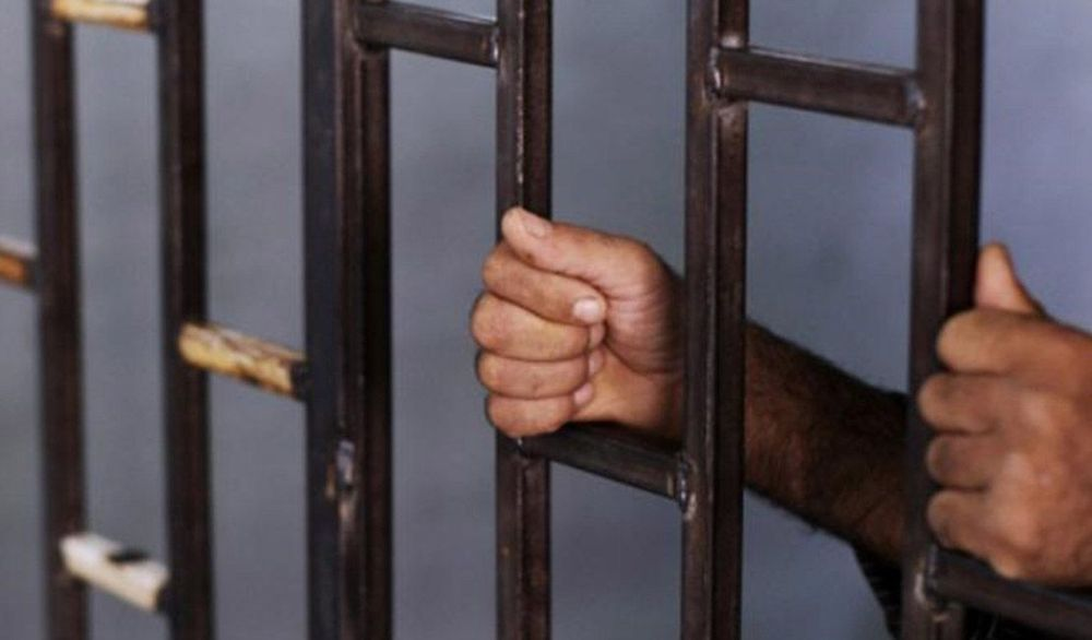 كمين محكم يُسقط مطلوبًا خطيرًا.. ما ضُبط معه صادم!