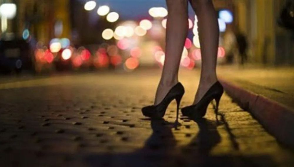 "زوزو نظيرة" و"لبنى".. يشغلان شبكة دعارة في منطقة جونية والكسليك!