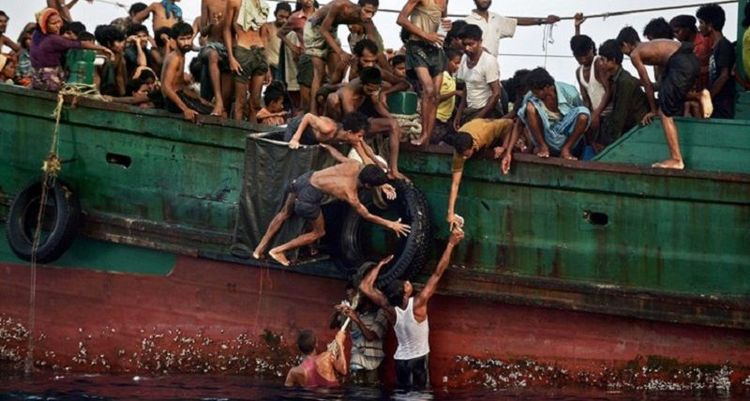 مأساة في عرض البحر: غرق قارب يقل مهاجرين مصريّين!