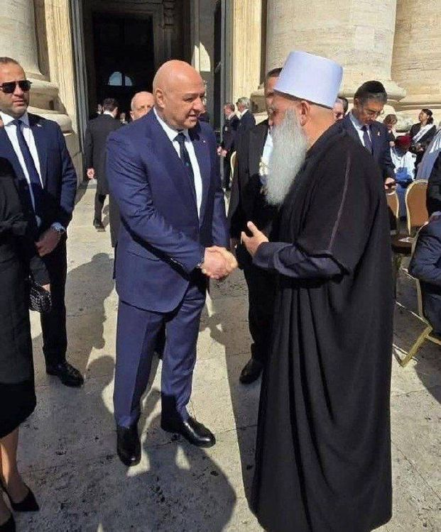 بعد مصافحة الشيخ موفق طريف.. مكتب رئاسة الجمهورية يوضح
