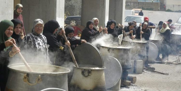 في ذكرى عاشوراء.. تعرّفوا على طبق "الهريسة" العابر للطوائف والحدود!  