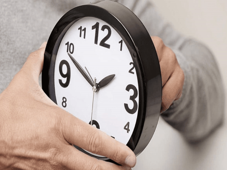 تقديم الساعة.. متى يبدأ التوقيت الصيفي؟