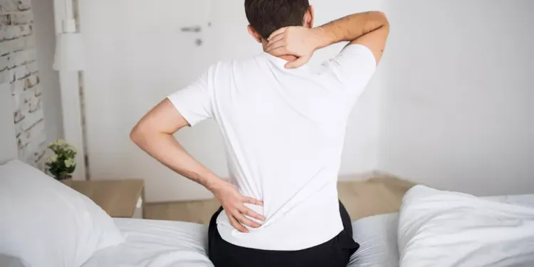 عادات بسيطة تسبب آلامًا مزمنة في الظهر... تجنّبها فورًا!