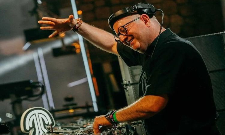 بالفيديو: هكذا كانت أجواء حفلة الكاهن الدي جي Padre guilherme