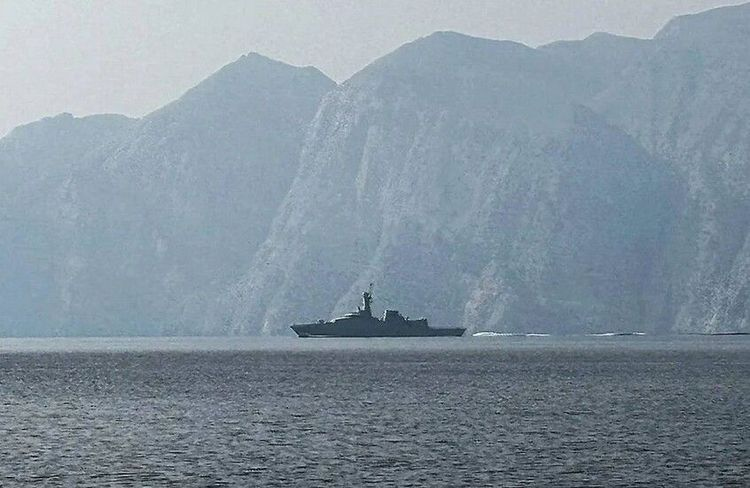 ما حقيقة عبور سفن للبحريّة الأميركيّة مضيق هرمز؟