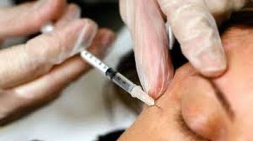 ضبط مركز تجميل غير مرخّص وأدوية منتهية!