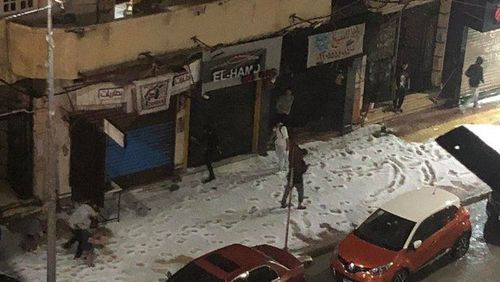 بالفيديو.. عاصفة غير مسبوقة تضرب الاسكندرية!