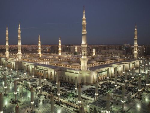 "دوي انفجار".. جسم غامض يحلّق فوق المدينة المنوّرة!