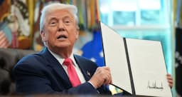 استنساخ توقيع ترامب... خطأ تقني أم تلاعب مقصود؟ 