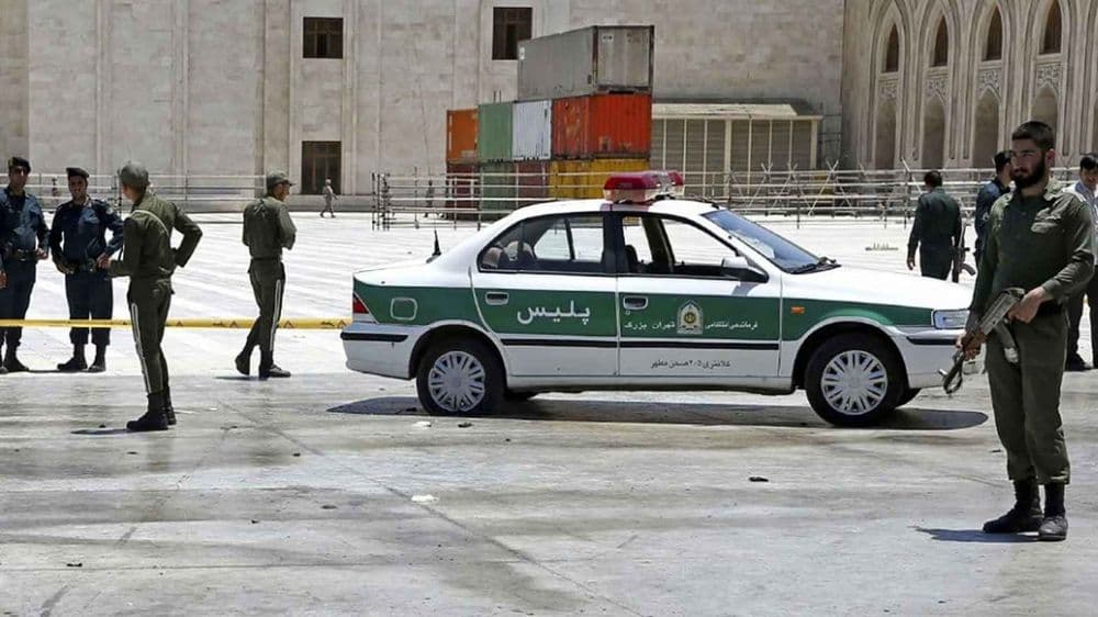 هجوم مسلّح يستهدف محكمة في إيران