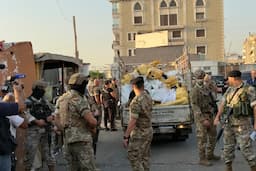 بالصور.. الجيش يتسلم دفعة جديدة من السلاح الفلسطيني