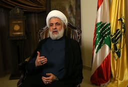 بعد تهديد ترامب باغتيال خامنئي... كيف علّق قاسم؟ 