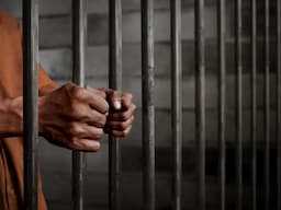 مواد مخدّرة داخل ثياب موجّهة لسجين