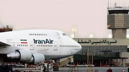 إيران تعيد فتح مجالها الجوي جزئيًّا