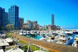 بالفيديو: إسرائيلي يتجوّل في بيروت ويتصوّر بالزيتونة باي!