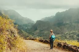 رحلة تتحول إلى مأساة… فيروس يتسبب بقتل السياح في هذا البلد!