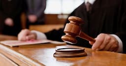 دعوى قضائية ضدّ نائب بتهمة الإفتراء والتشهير