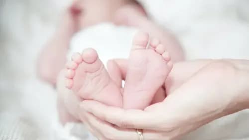 حكم بالسجن 56 عاماً... أب يقتل طفلته ويخفي جثتها شهوراً