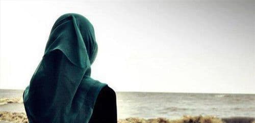 ظهور غير متوقع… ممثلة مشهورة بالحجاب للمرّة الأولى! (صورة)