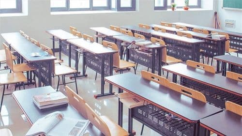 قرار بشأن المدارس غداً.. هل تفتح أبوابها؟