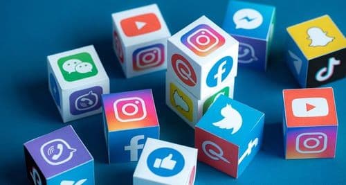 دولة عربية تمنع استخدام مواقع التواصل الاجتماعي … من هي ولماذا؟