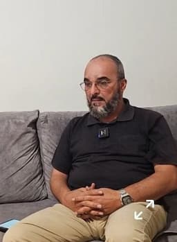 بعد اتّهامه بالعمالة.. أيّوب يخرج عن صمته!