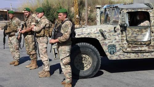 مداهمات وحواجز في عدة مناطق… ماذا ضبط الجيش مع المطلوبين؟
