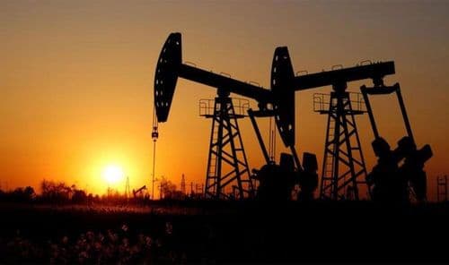 أسعار النفط تنخفض بأكثر من دولار