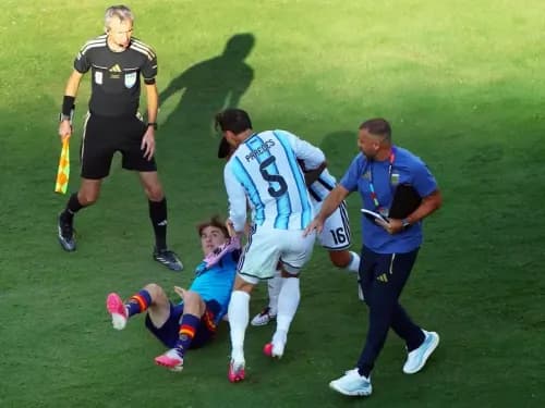 إليكم سبب ضرب باريديس لغافي بعد المباراة!