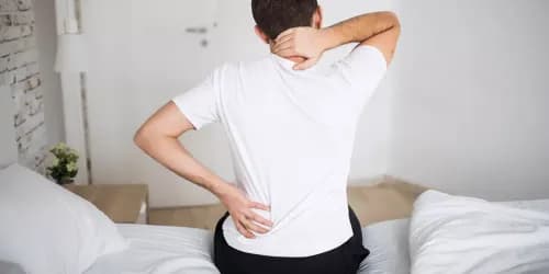 عادات بسيطة تسبب آلامًا مزمنة في الظهر... تجنّبها فورًا!