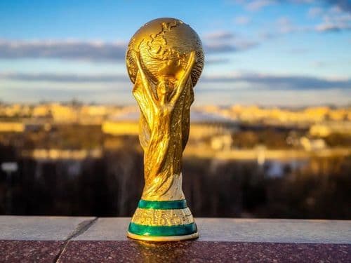 احتجاز ومنع دخول.. هذا ما حصل مع بعثة منتخب العراق استعداداً للمونديال!