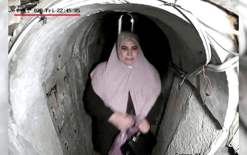 بعد خروجها من غزة.. هل تزوّجت أرملة السنوار؟