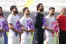 لاعبو إيران في أول ظهور بعد الحرب يحملون حقائب مدرسيّة.. ما القصة؟