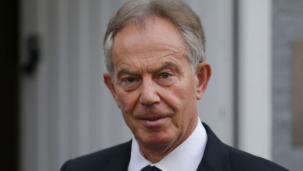 من هو توني بلير الذي سيتولى حكم غزّة وفق خطّة ترامب؟