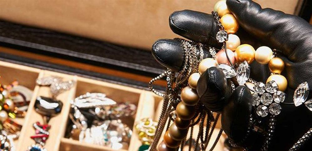 تسرق المجوهرات في المنصورية.. هل وقعتم ضحيّتها؟ (صورة)