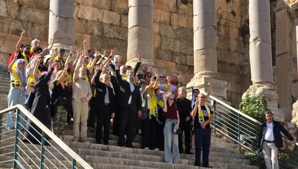 بالصور: بإشراف الحزب وبدعوته.. وفد أوروبي أممي زار قلعة بعلبك اليوم!